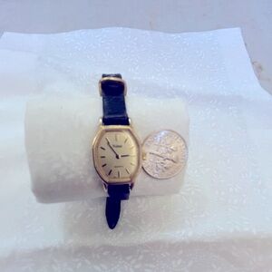 Ladies Pulsar by Seiko
Vintage 1990’s
Elegant small oval
Quartz movement